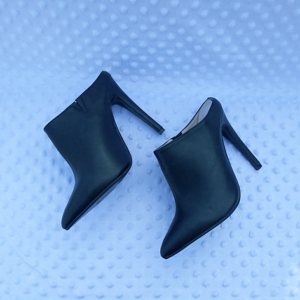💣Black Leather Mules💣